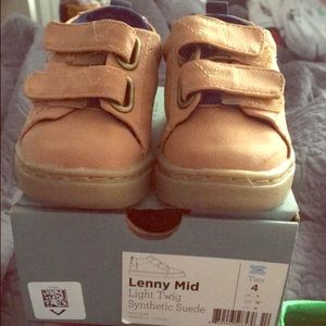 Kids size 4 Tom boots